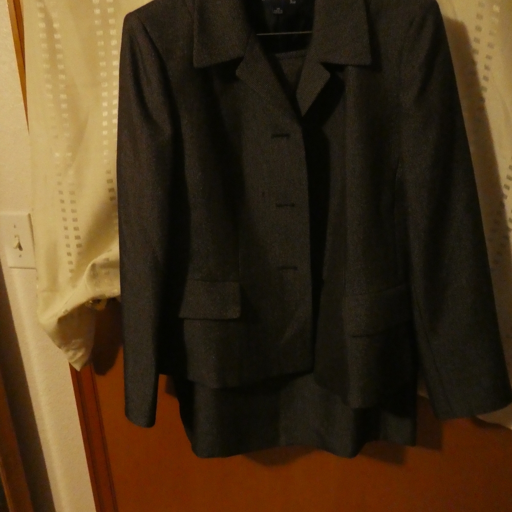 Evan Picone skirted suit, size 14